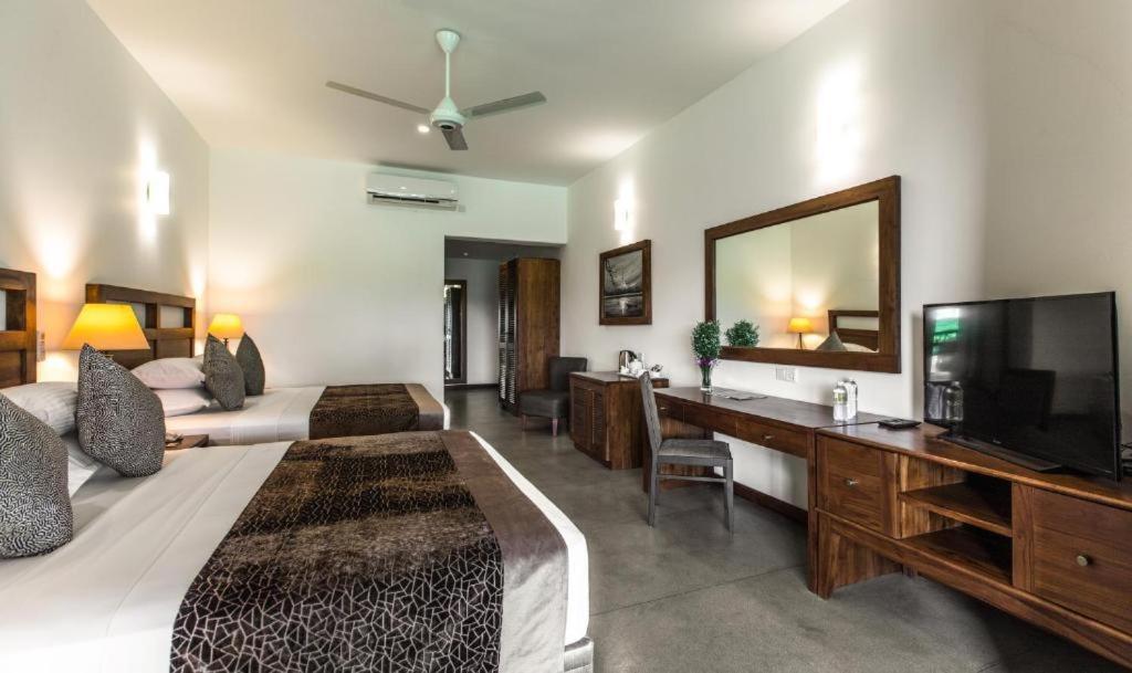 Manthila Hotel Anuradhapura Exterior photo