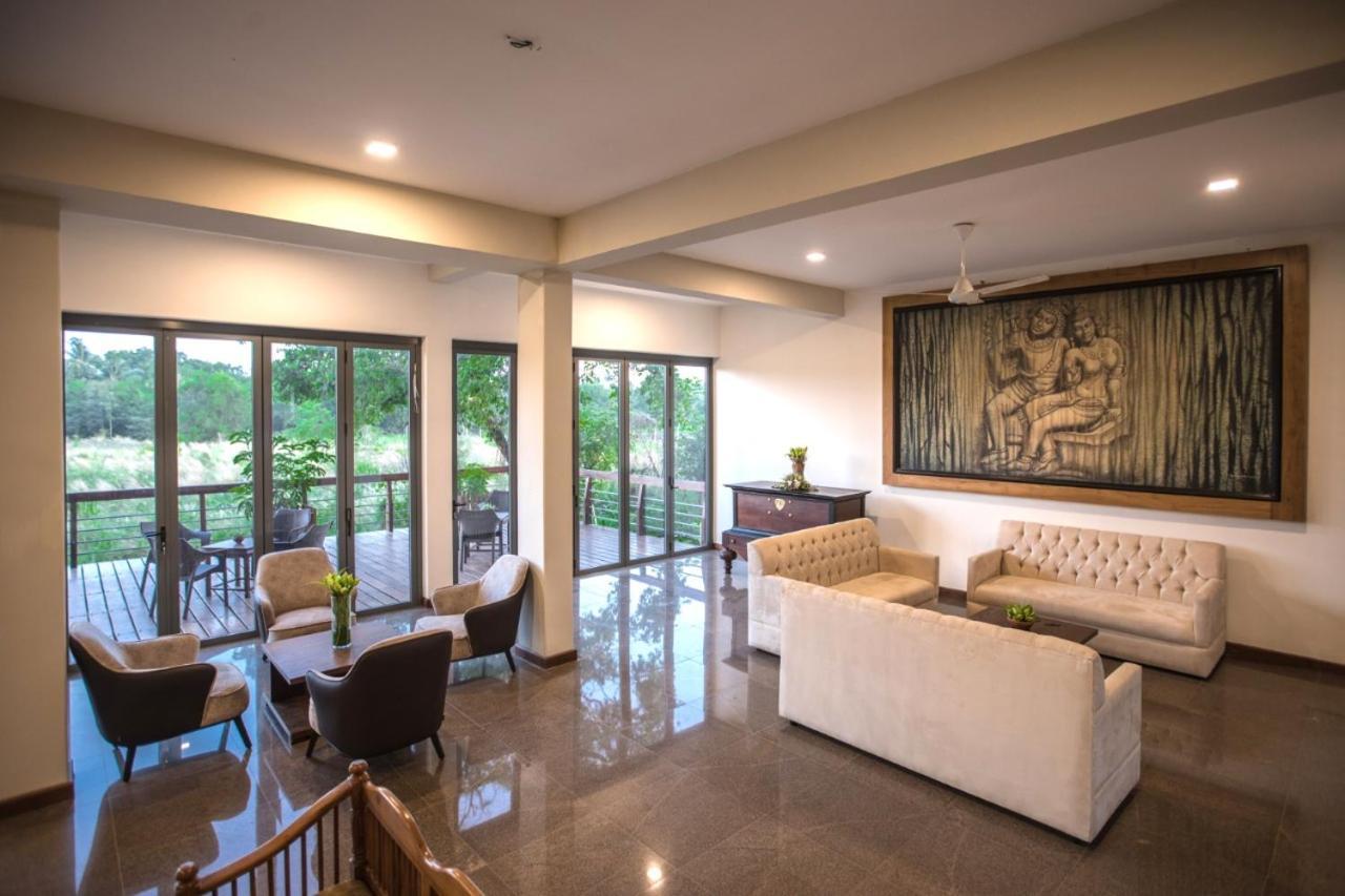 Manthila Hotel Anuradhapura Exterior photo